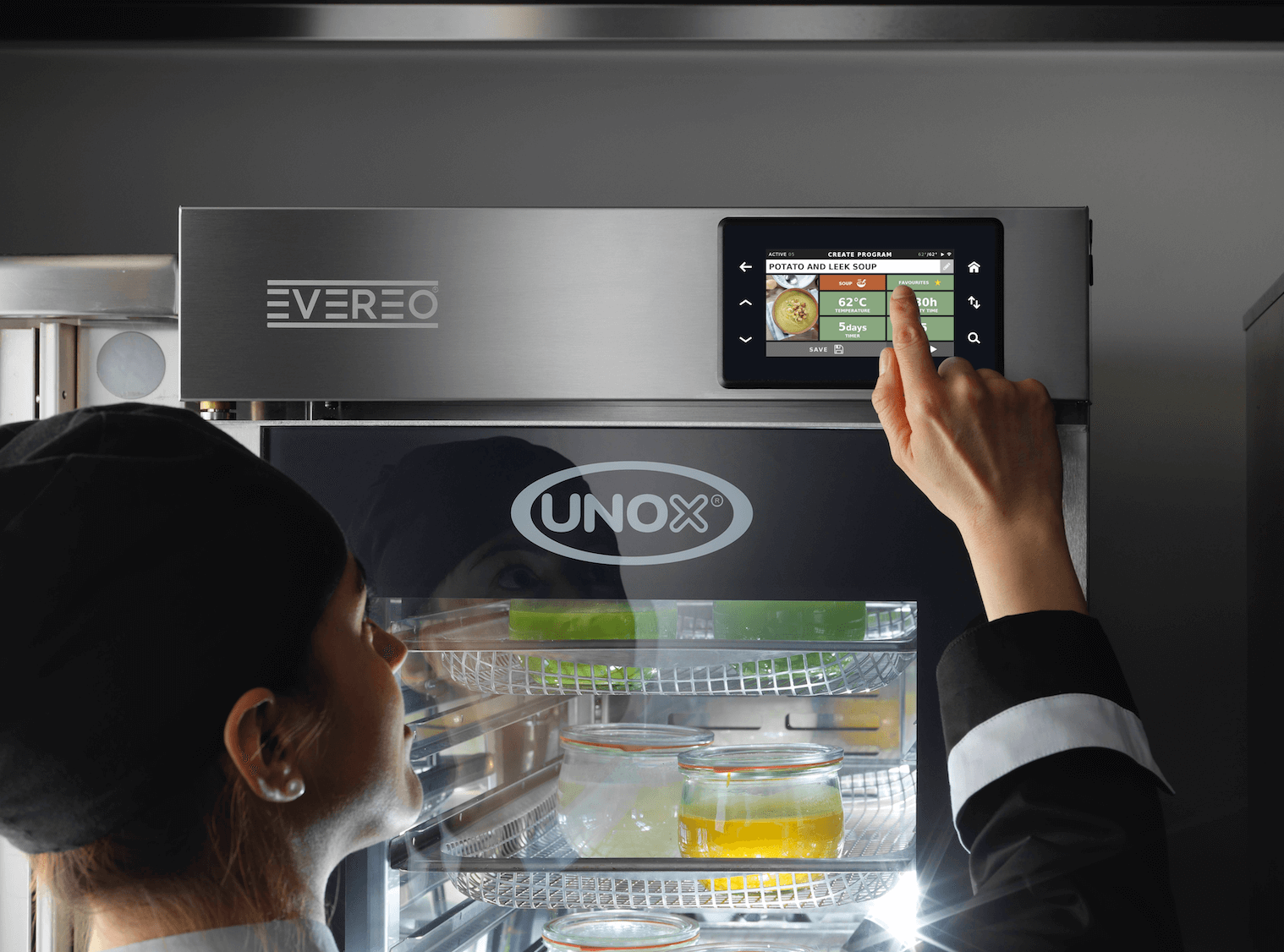 Baltic Master oficiālais pārstāvis UNOX